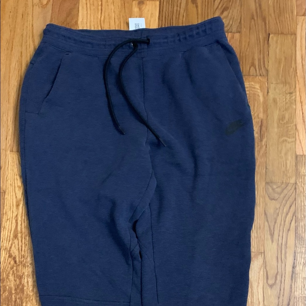 Nike Tech Fleece - M